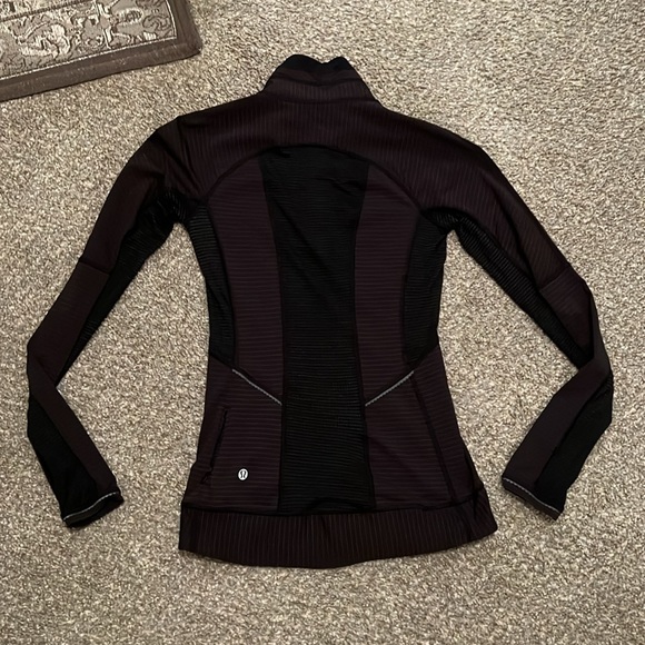 Lululemon long sleeve top. 2 - Picture 7 of 11